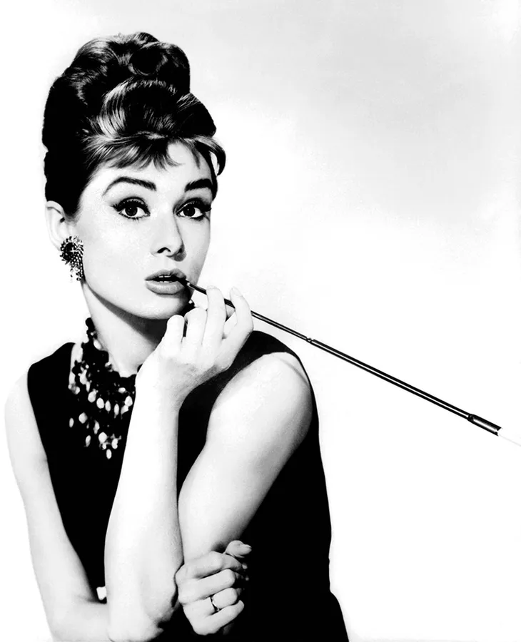 2214 92388 - Audrey Hepburn Replikleri