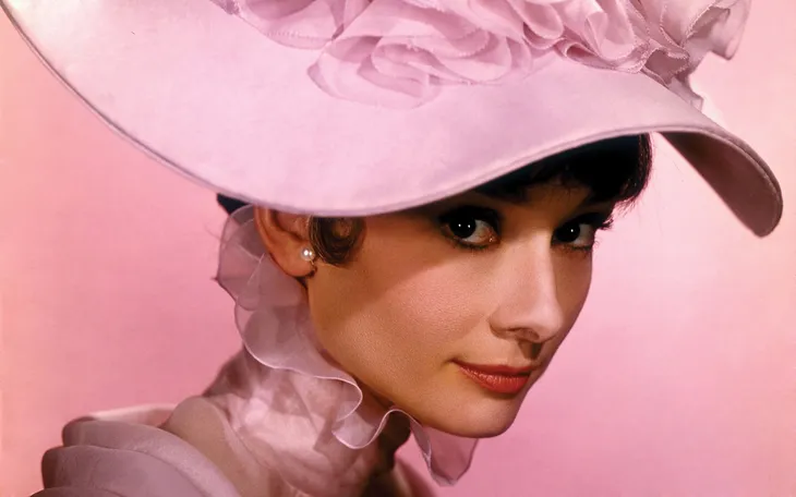 2214 92391 - Audrey Hepburn Replikleri