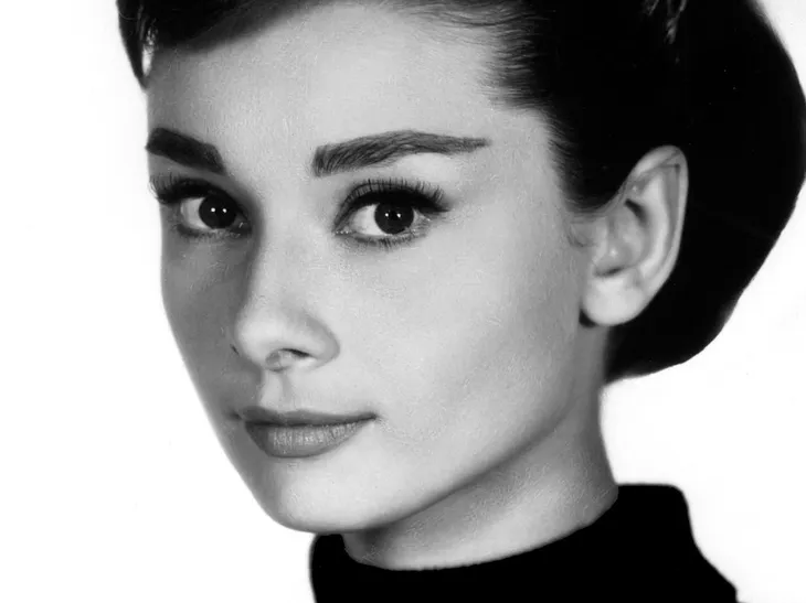 2214 92393 - Audrey Hepburn Replikleri