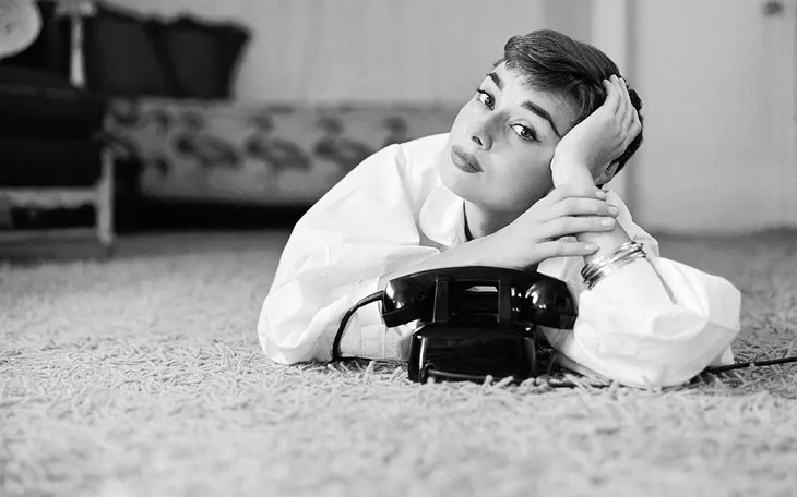 2214 92405 - Audrey Hepburn Replikleri